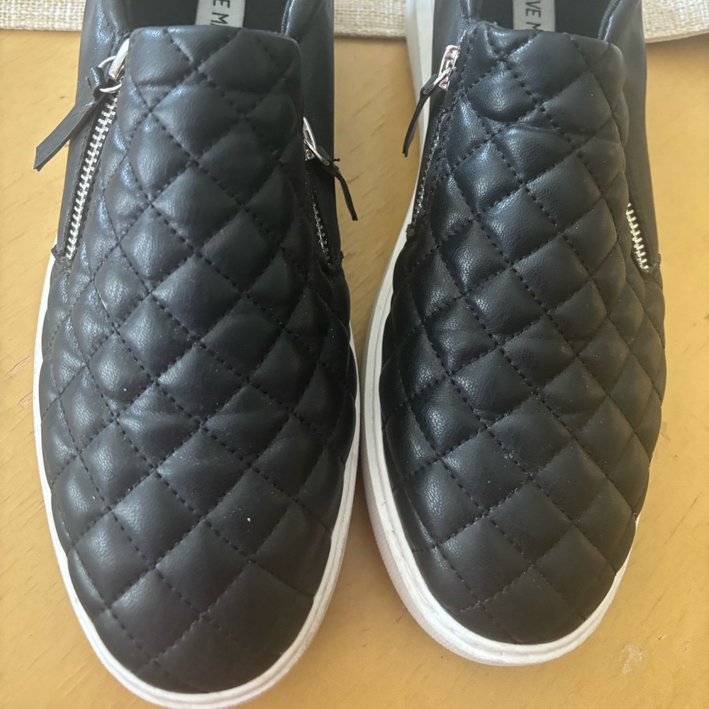 Steve Madden Black Quilted Sneakers